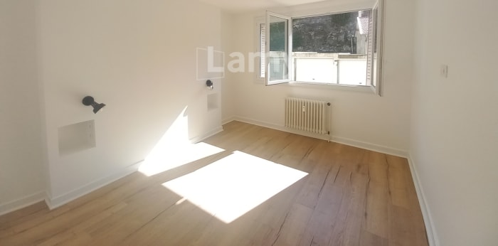 Image 4 sur 18 - Appartement  ·  Location · Chambery (73000) · 2 pièces · 50m²