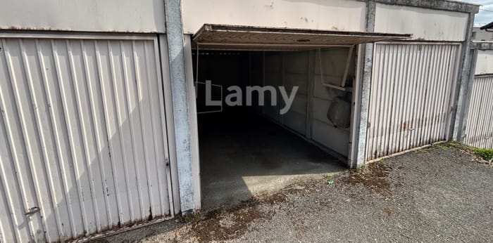 Image 1 sur 2 - Parking/box  ·  Location · Lons Le Saunier (39000) · 10m²