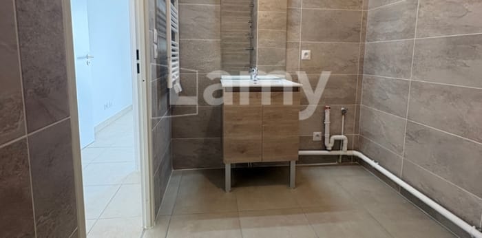 Image 8 sur 11 - Appartement  ·  Location · Les Angles (30133) · 2 pièces · 42m²