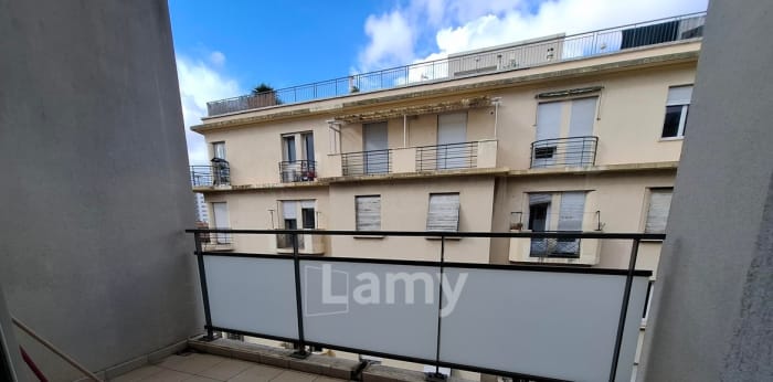 Image 1 sur 13 - Appartement  ·  Location · Marseille (13003) · 3 pièces · 59m²