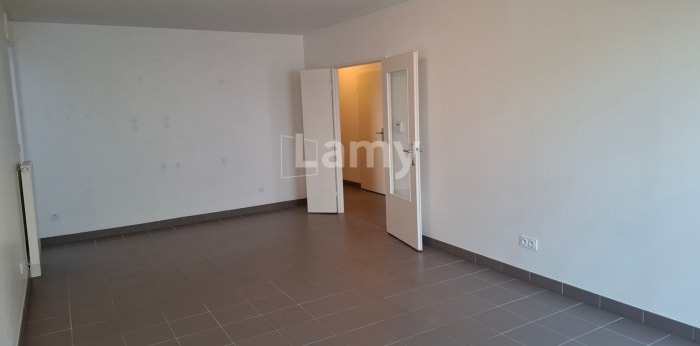 Image 3 sur 8 - Appartement  ·  Location · Epernay (51200) · 4 pièces · 107m²
