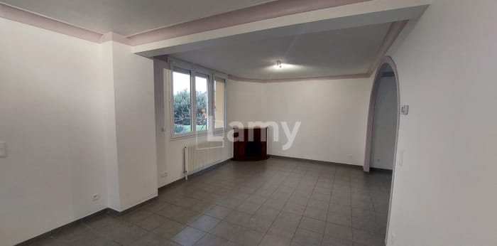 Image 3 sur 13 - Maison/villa  ·  Location · Charbonnier Les Mines (63340) · 4 pièces · 90m²