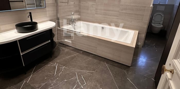 Image 8 sur 19 - Appartement  ·  Location · Paris (75008) · 4 pièces · 182m²