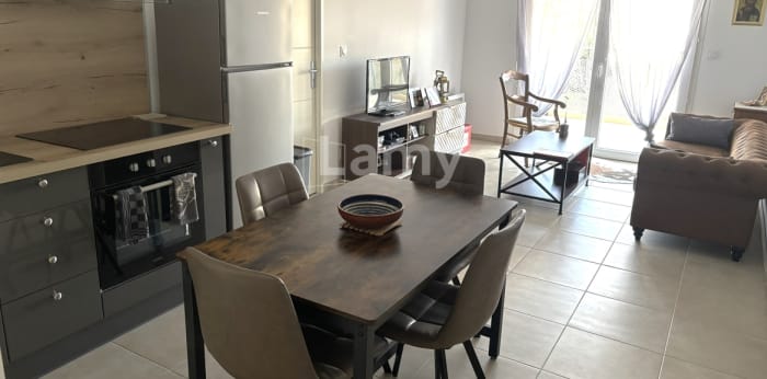 Image 2 sur 7 - Appartement  ·  Location · Arles (13200) · 2 pièces · 41m²