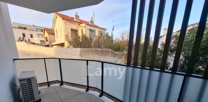 Image 3 sur 12 - Appartement  ·  Location · Marseille (13008) · 39m²
