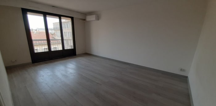 Image 2 sur 10 - Appartement  ·  Location · Marseille (13005) · 1 pièce · 42m²