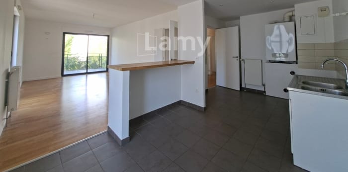 Image 1 sur 12 - Appartement  ·  Location · Reims (51100) · 3 pièces · 83m²