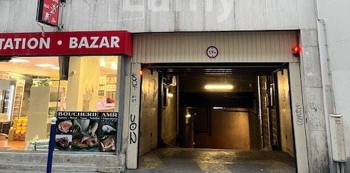 Image 1 sur 4 - Parking/box  ·  Location · Paris (75018) · 5m²