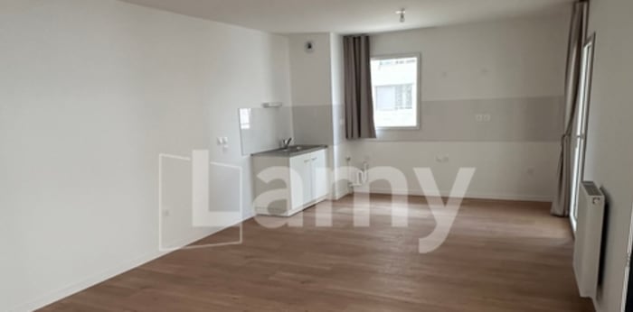 Image 2 sur 12 - Appartement  ·  Location · Bordeaux (33800) · 3 pièces · 70m²