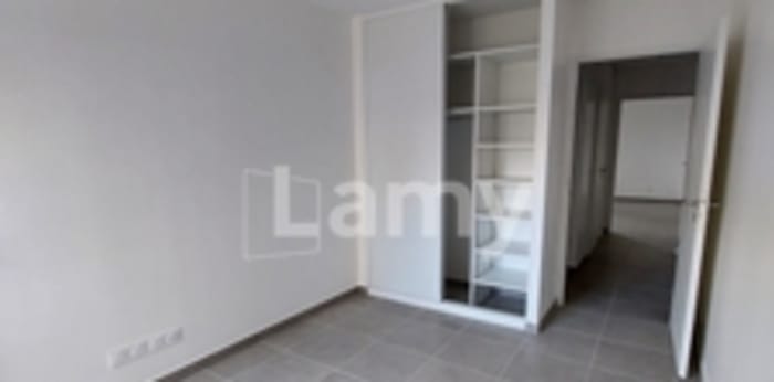 Image 8 sur 10 - Appartement  ·  Location · St Fons (69190) · 3 pièces · 75m²