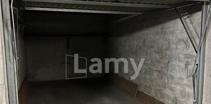 Image 2 sur 4 - Parking/box  ·  Location · Lyon (69008) · 10m²