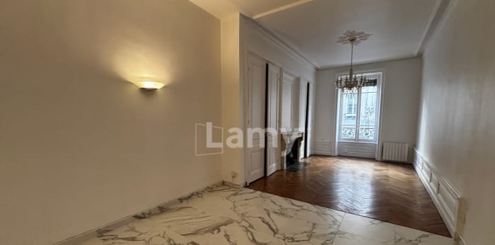Image 1 sur 9 - Appartement  ·  Location · Lyon (69006) · 2 pièces · 68m²