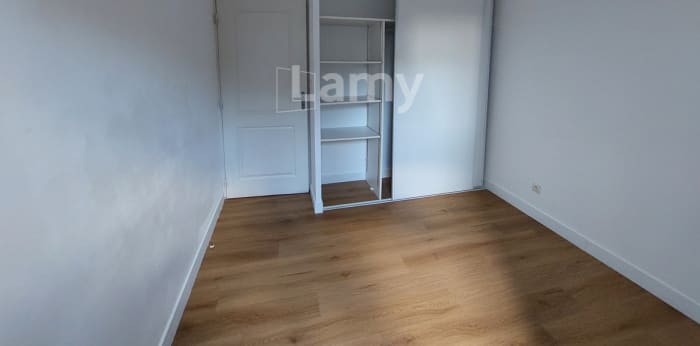 Image 13 sur 21 - Appartement  ·  Location · Nimes (30900) · 3 pièces · 66m²