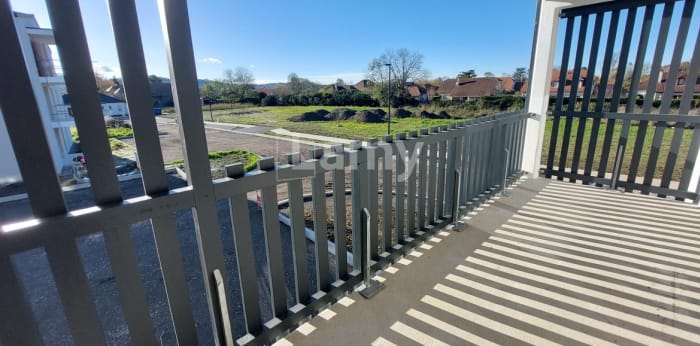 Image 1 sur 11 - Appartement  ·  Location · Lons (64140) · 3 pièces · 57m²