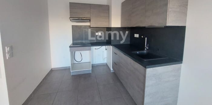 Image 6 sur 21 - Appartement  ·  Location · Nimes (30900) · 3 pièces · 60m²