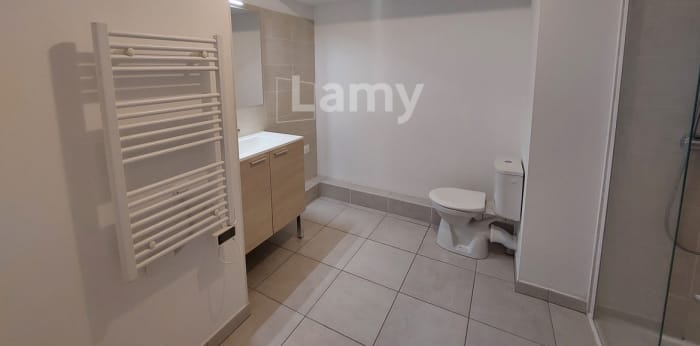 Image 9 sur 11 - Appartement  ·  Location · Nimes (30000) · 2 pièces · 43m²