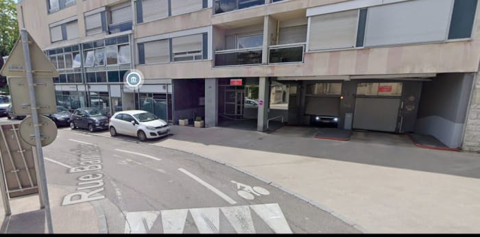 Image 2 sur 3 - Parking/box  ·  Location · Dijon (21000) · 1m²
