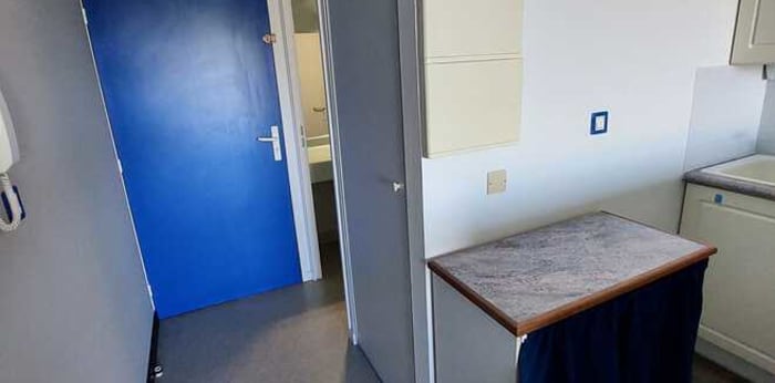 Image 4 sur 8 - Appartement  ·  Location · La Rochelle (17000) · 1 pièce · 20m²