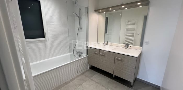 Image 5 sur 13 - Appartement  ·  Location · St Fons (69190) · 4 pièces · 96m²