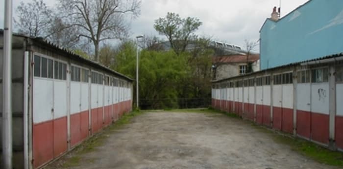 Image 1 sur 1 - Parking/box  ·  Location · Issoire (63500)