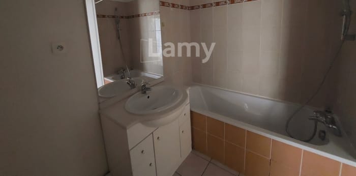 Image 10 sur 13 - Appartement  ·  Location · Nimes (30900) · 2 pièces · 47m²