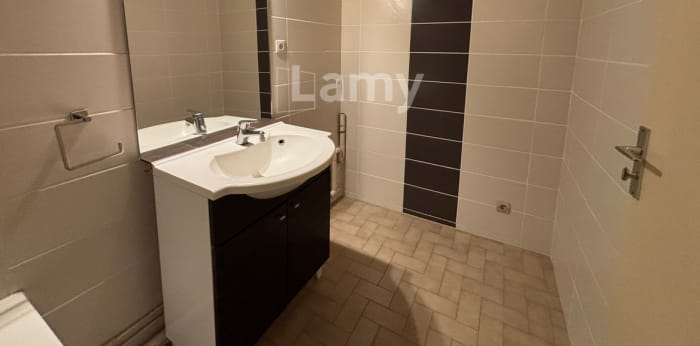 Image 15 sur 22 - Appartement  ·  Location · Dijon (21000) · 4 pièces · 82m²