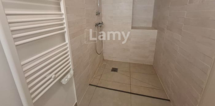 Image 10 sur 11 - Appartement  ·  Location · Marseille (13008) · 3 pièces · 68m²