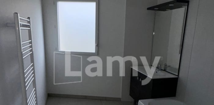 Image 7 sur 8 - Appartement  ·  Location · Bordeaux (33800) · 3 pièces · 73m²