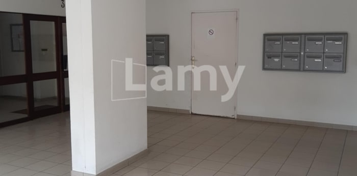 Image 3 sur 10 - Local  ·  Location · Cenon (33150) · 4 pièces · 75m²