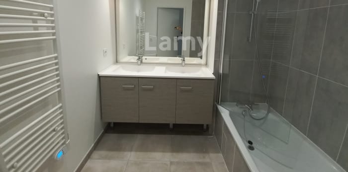 Image 7 sur 11 - Appartement  ·  Location · Chambery (73000) · 5 pièces · 108m²