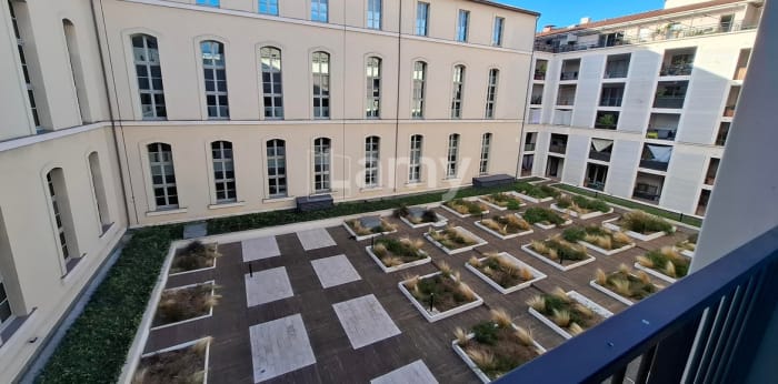 Image 1 sur 10 - Appartement  ·  Location · Marseille (13002) · 2 pièces · 50m²