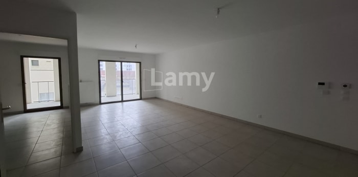 Image 1 sur 10 - Appartement  ·  Location · Bordeaux (33800) · 5 pièces · 125m²