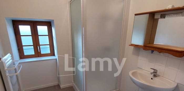 Image 7 sur 14 - Maison/villa  ·  Location · Egliseneuve Des Liards (63490) · 106m²