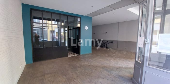 Image 1 sur 6 - Bureaux  ·  Location · Issoire (63500) · 2 pièces · 114m²