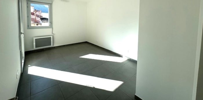 Image 9 sur 11 - Appartement  ·  Location · La Trinite (06340) · 2 pièces · 43m²