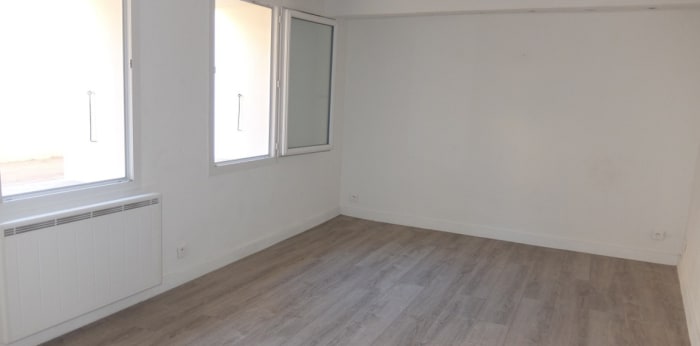 Image 1 sur 6 - Appartement  ·  Location · Aix En Provence (13100) · 1 pièce · 31m²