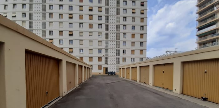 Image 8 sur 10 - Parking/box  ·  Location · Marseille (13010) · 12m²