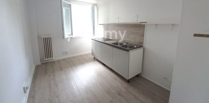 Image 2 sur 10 - Appartement  ·  Location · Aix Les Bains (73100) · 4 pièces · 82m²