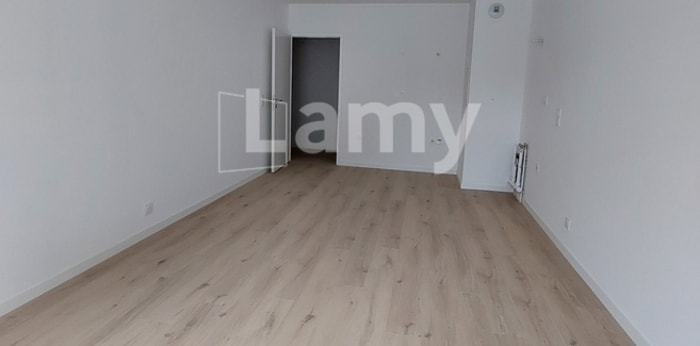 Image 3 sur 7 - Appartement  ·  Location · La Queue En Brie (94510) · 2 pièces · 47m²