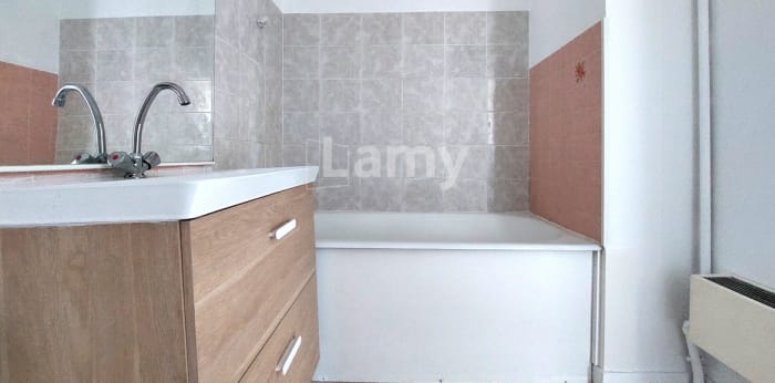 Image 10 sur 11 - Appartement  ·  Location · Limoges (87100) · 2 pièces · 52m²