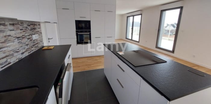 Image 1 sur 17 - Appartement  ·  Location · La Roche Sur Yon (85000) · 5 pièces · 113m²