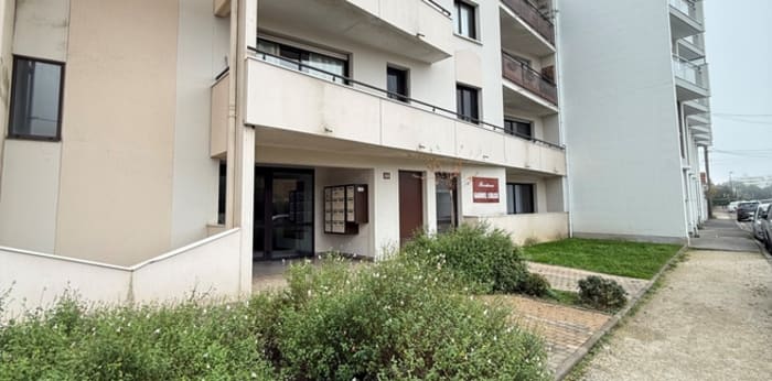 Image 1 sur 5 - Appartement  ·  Location · Bordeaux (33200) · 3 pièces · 61m²