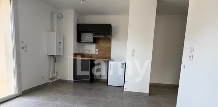 Image 1 sur 11 - Appartement  ·  Location · Les Angles (30133) · 2 pièces · 42m²