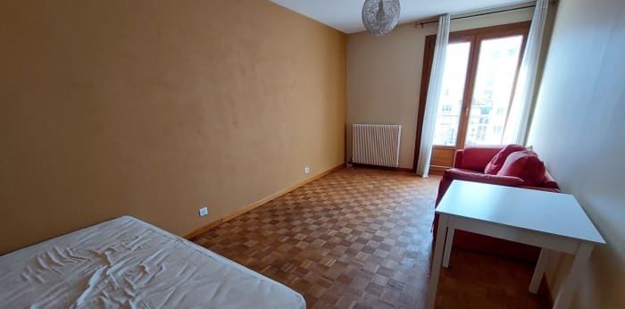 Image 8 sur 9 - Appartement  ·  Location · Marseille (13005) · 3 pièces · 87m²