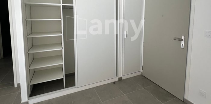 Image 5 sur 9 - Appartement  ·  Location · St Fons (69190) · 2 pièces · 53m²