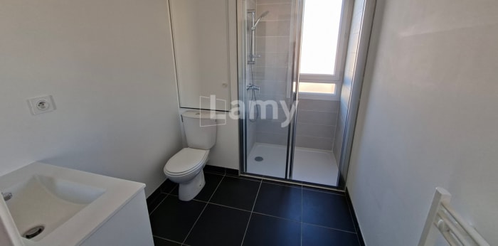 Image 4 sur 7 - Appartement  ·  Location · Clermont Ferrand (63000) · 2 pièces · 41m²