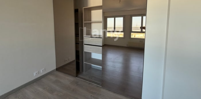 Image 13 sur 15 - Appartement  ·  Location · Dijon (21000) · 2 pièces · 48m²