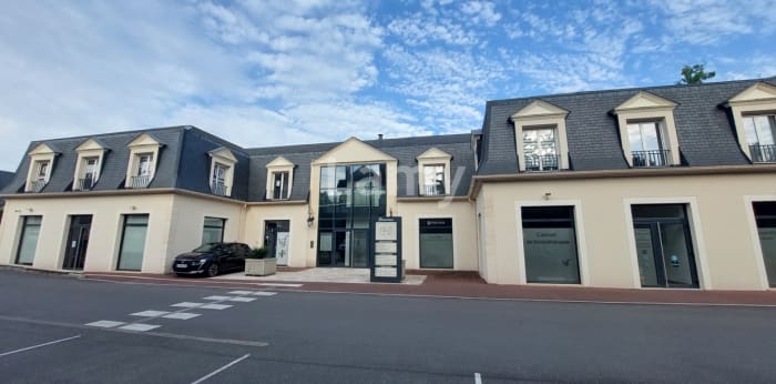 Image 1 sur 6 - Local  ·  Location · Vineuil St Firmin (60500) · 30m²