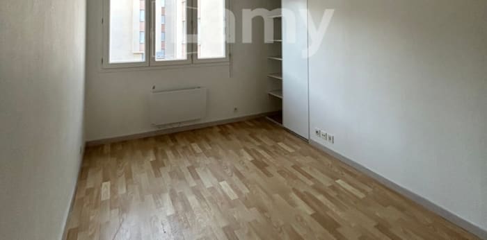 Image 1 sur 5 - Appartement  ·  Location · Clermont Ferrand (63000) · 1 pièce · 19m²