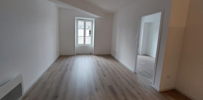 Image 2 sur 7 - Appartement  ·  Location · La Roche Sur Yon (85000) · 2 pièces · 46m²